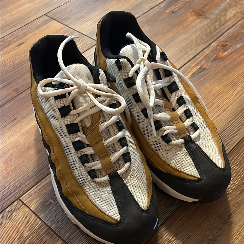 Nike Air Max Black White and Gold Sneakers with Classic Design boys 6.5y